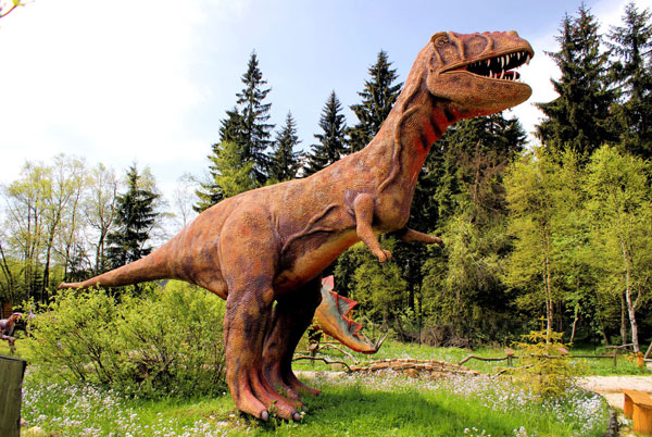Park Dinozaur&oacute;w w Kar&lstrok;owie